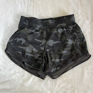 Athleta Printed Mesh Racer Run Shorts Black Gray Camouflage